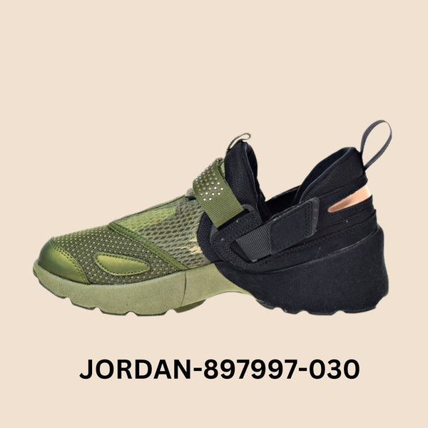 Jordan Trunner LX "Camo" Grade School Style# 897997-030